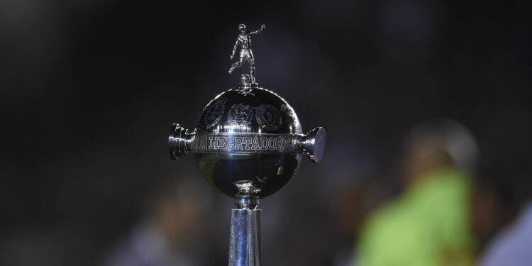 Troféu Libertadores da América (Crédito: Getty Images)