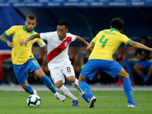 Christian Cueva em ação contra o Brasil na Copa América (Crédito: GettyImages)