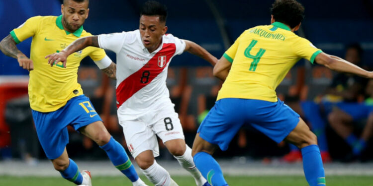 Christian Cueva em ação contra o Brasil na Copa América (Crédito: GettyImages)