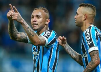 Jovem do Grêmio foi enaltecido por Fernandinho (Crédito: GettyImages)