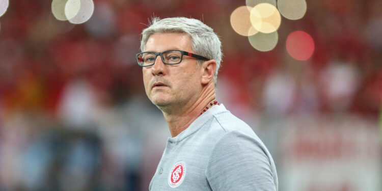 Odair Hellmann não aguenta a pressão e está fora do Internacional (Crédito: Getty Images)