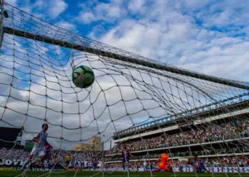 Santos emitiu nota oficial para anunciar a demissão do fisiologista (Crédito: GettyImages)