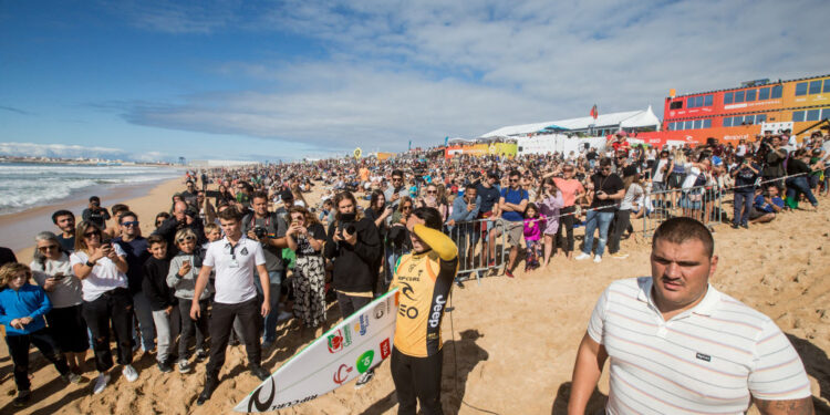 Gabriel Medina cometeu uma interferência e acabou eliminado (Crédito: GettyImages)