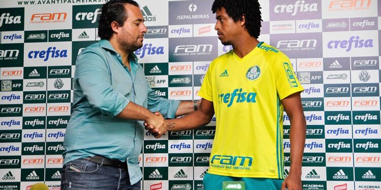 Dirigente vem sendo muito questionado por seu trabalho no alviverde (Crédito: GettyImages)