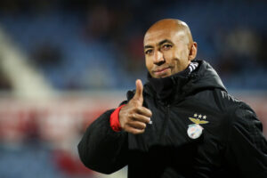 Zagueiro brasileiro segue no Benfica mesmo após sua aposentadoria dos gramados (Crédito: GettyImages)