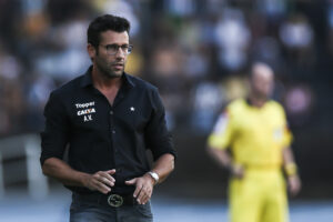 Alberto Valentim assume o comando do Botafogo (Crédito: Getty Images)