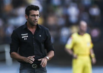 Alberto Valentim assume o comando do Botafogo (Crédito: Getty Images)