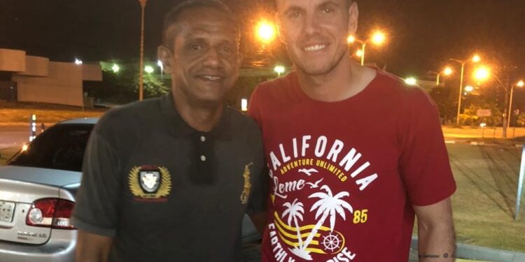 Goleiro Marcelo Boeck ajuda homem recém assaltado (Crédito: Arquivo pessoal)