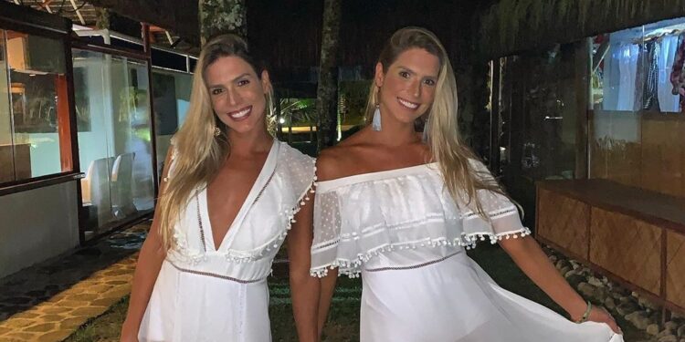 Bia e Branca, as gêmeas do nado sincronizado (Crédito: Instagram)
