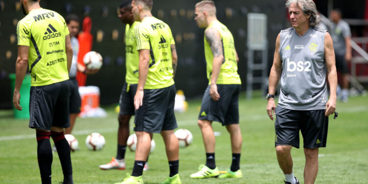 Jorge Jesus testa mudanças na equipe principal do Flamengo (Crédito: GettyImages)