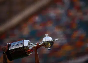 Taças da Libertadores e do Brasileirão serão exibidas no Museu do Flamengo (Crédito: gettyimages)