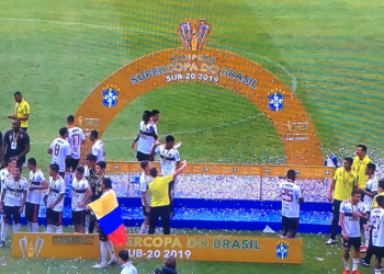 Garotos do Flamengo são campeões da Supercopa sub-20 (Crédito: Transmissão SporTV)
