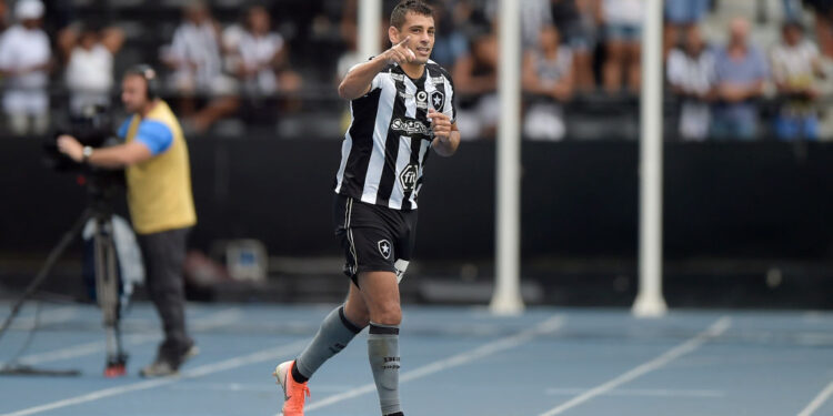 Fogão é obrigado a renovar com o jogador (Crédito: GettyImages)