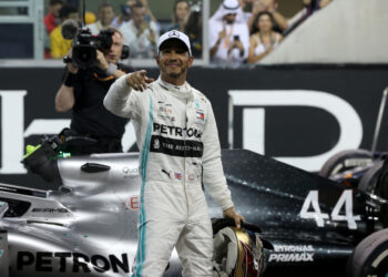 Lewis Hamilton fez reunião com a Ferrari (Crédito: gettyimages)