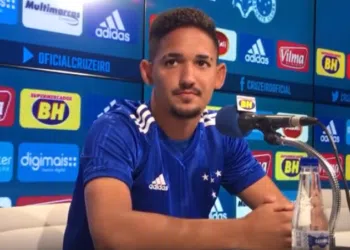 O jogador chega com contrato de um ano no Cruzeiro (Crédito: Reprodução)