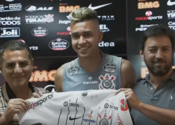 Após polêmica, Victor Cantillo ganha a camisa 24 do Corinthians (Crédito: transmissão FOX Sports)
