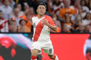 Cueva pode ir para o futebol argentino (Crédito: Getty Images)