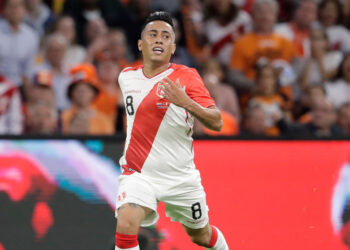 Cueva pode ir para o futebol argentino (Crédito: Getty Images)