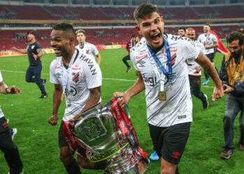 Bruno Guimarães é sondado por mais clubes, confirma Athletico-PR (Crédito: GettyImages)