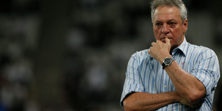 Abel Braga revelou que gostaria de contar com um jogador rubro-negro (Crédito: GettyImages)