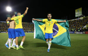 Yan comemorando a vitória do Brasil no Mundial (Crédito: GettyImages)