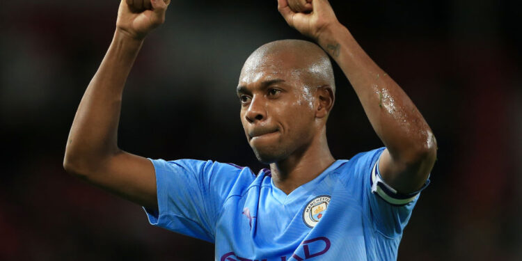 Fernandinho é apontada como o melhor brasileiro que já atuou na Inglaterra (Crédito: GettyImages)