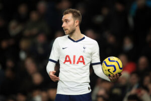 Eriksen era titular sob o comando de Pochettino, mas perdeu lugar depois da chegada de Mourinho (Crédito: Getty Images)