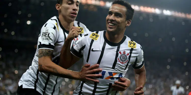 O meia possui 236 partidas com a camisa do Corinthians (Crédito: GettyImages)