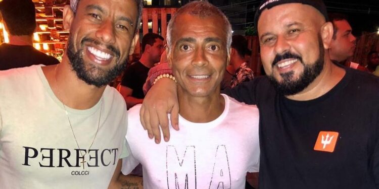 Romário curtiu balada com Léo Moura e amigos (Crédito: Instagram)