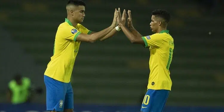 Jovens pediram para que os torcedores parassem de colocar 'lenha da fogueira' (Crédito: Divulgação/Lucas Figueiredo/CBF)