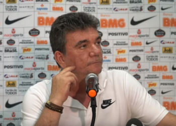 Andrés Sanchez faz elogios a postura do elenco e prefere não criticar a arbitragem (Crédito: Transmissão/ Corinthians TV)