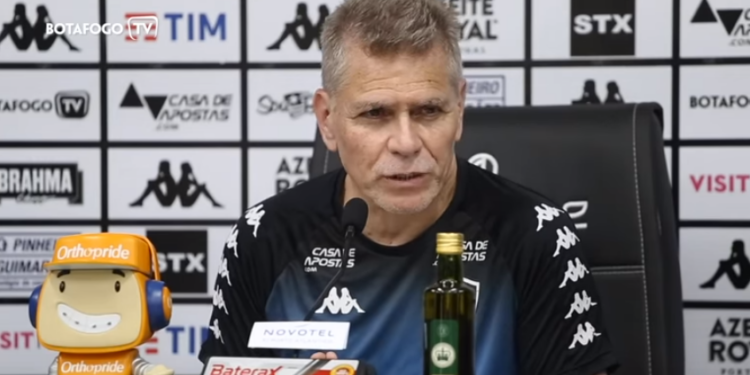 Touré pode assinar com o Fogão ainda nesta quinta-feira, 20 (Crédito: Transmissão / Botafogo TV)