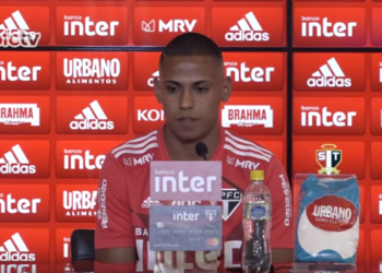 Bruno Alves em entrevista coletiva (Crédito: Transmissão SPFC TV)