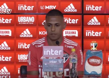 Bruno Alves em entrevista coletiva (Crédito: Transmissão SPFC TV)