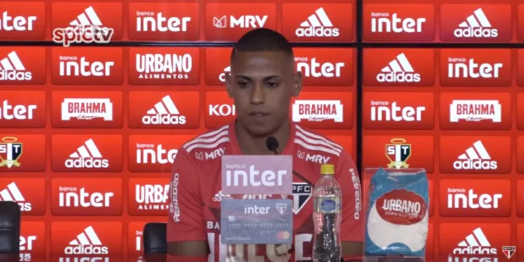 Bruno Alves em entrevista coletiva (Crédito: Transmissão SPFC TV)