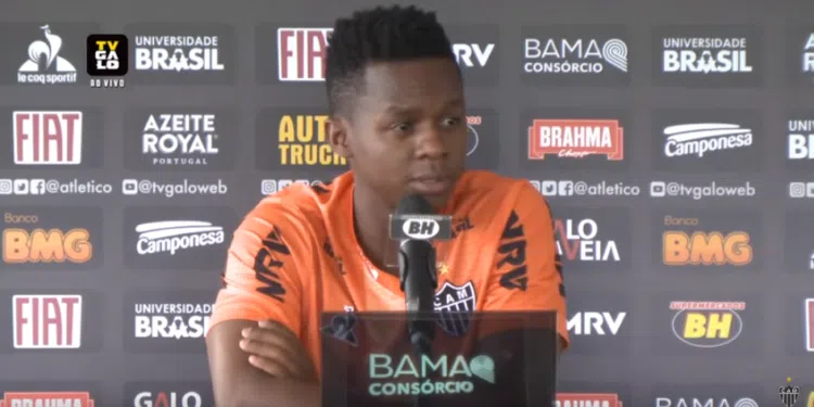 Cazares tem futuro indefinido no clube (Crédito: Transmissão TV Galo)