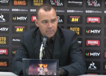 Dudamel não gostou da postura defensiva do rival (Crédito: Transmissão TV Galo)