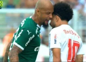 Situação ficou tensa entre os dois jogadores dentro dos gramados (Crédito: Transmissão TV Globo)