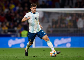 Zagueiro argentino desfalcará a equipe de Renato Gaúcho por certo tempo (Crédito: GettyImages)