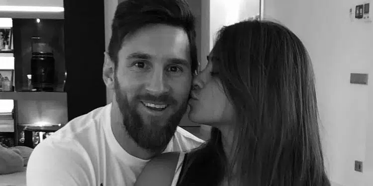 Lionel Messi e a esposa, Antonela Roccuzzo (Crédito: Instagram)