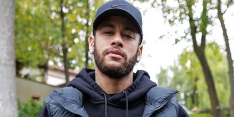 Jornal ironizou expulsão de Neymar (Crédito: Transmissão Instagram)