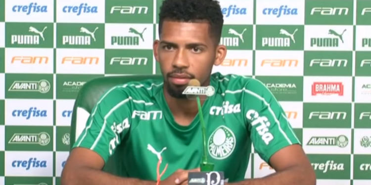 Matheus Fernandes volta a treinar no Palmeiras (Crédito: Transmissão Youtube)
