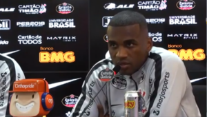 Marllon em coletiva com a camisa do Corinthians (Crédito: Transmissão Corinthians TV)