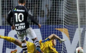Cássio fazendo defesa na Libertadores (Crédito: Transmissão TV Globo)