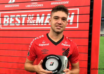 Bissoli foi eleito o homem do jogo após furar a zaga dos uruguaios e marcar um golaço! (Crédito: Divulgação/Athletico Paranaense/Twitter)