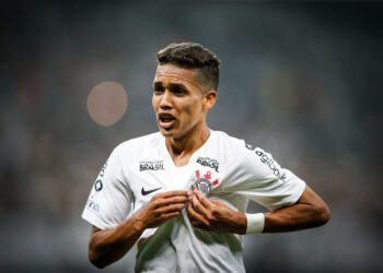 Pedrinho causa polêmica ao chegar em Portugal (Crédito: Getty Images)