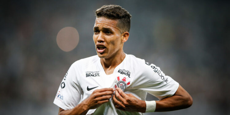 Pedrinho causa polêmica ao chegar em Portugal (Crédito: Getty Images)