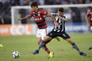 Marcinho em ação com a camisa do Botafogo (Crédito: GettyImages)