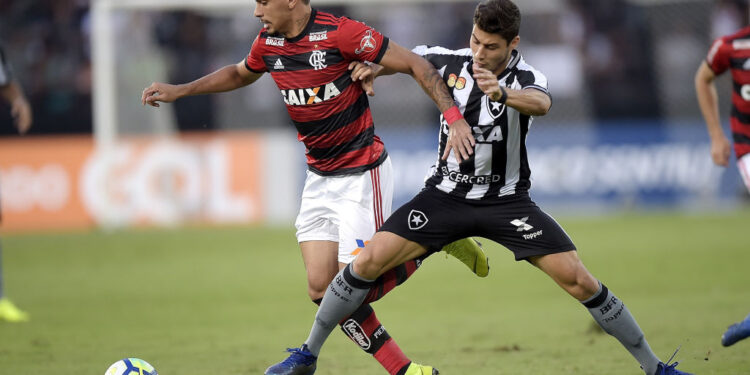 Marcinho em ação com a camisa do Botafogo (Crédito: GettyImages)