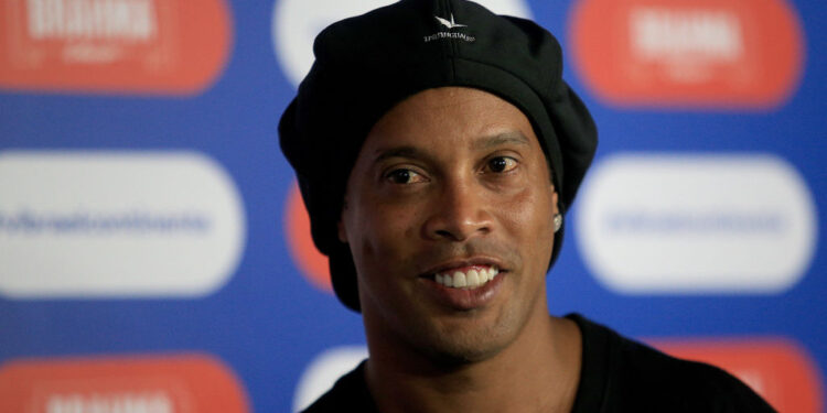 Ronaldinho Gaúcho não deve participar do evento, mas pode assistir aos confrontos! (Crédito: GettyImages)
